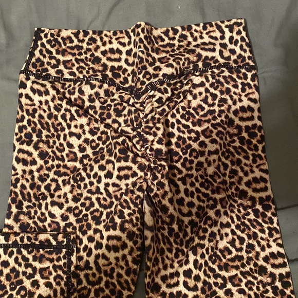 Zyia scrunch booty leggings - Picture 3 of 3